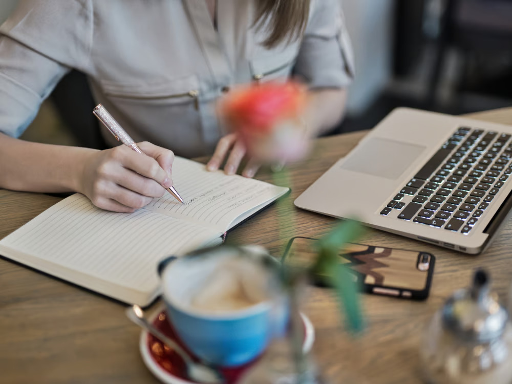 How To Find Ghostwriting Services: Tips To Avoid Scams & Hire The Best Writer affordable ghostwriting services